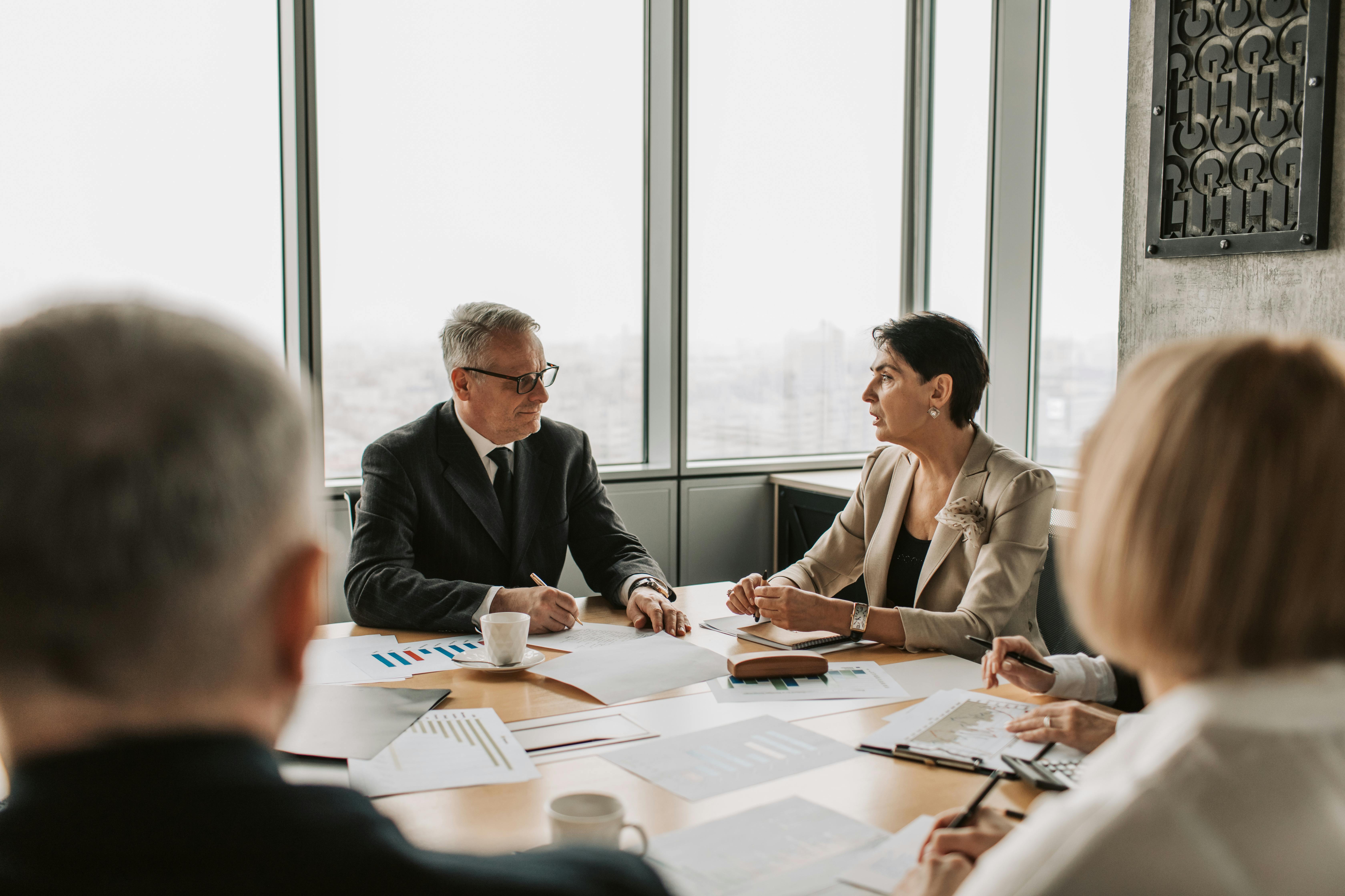 Réunion professionnelle pour cadrer les besoins d'une entreprise